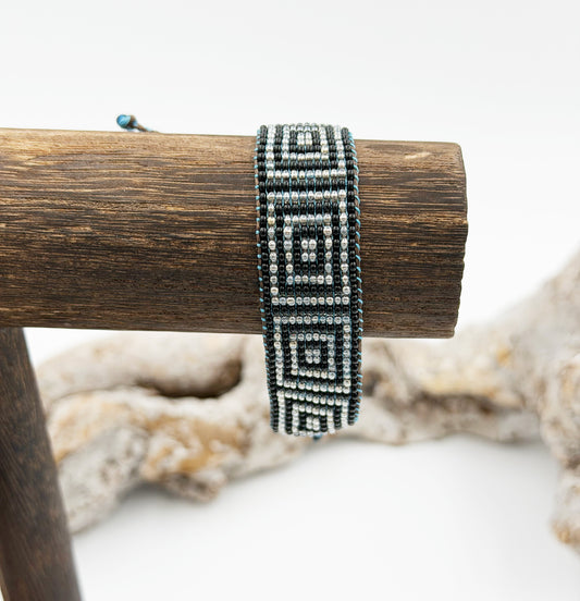 Handwoven bracelet - 34