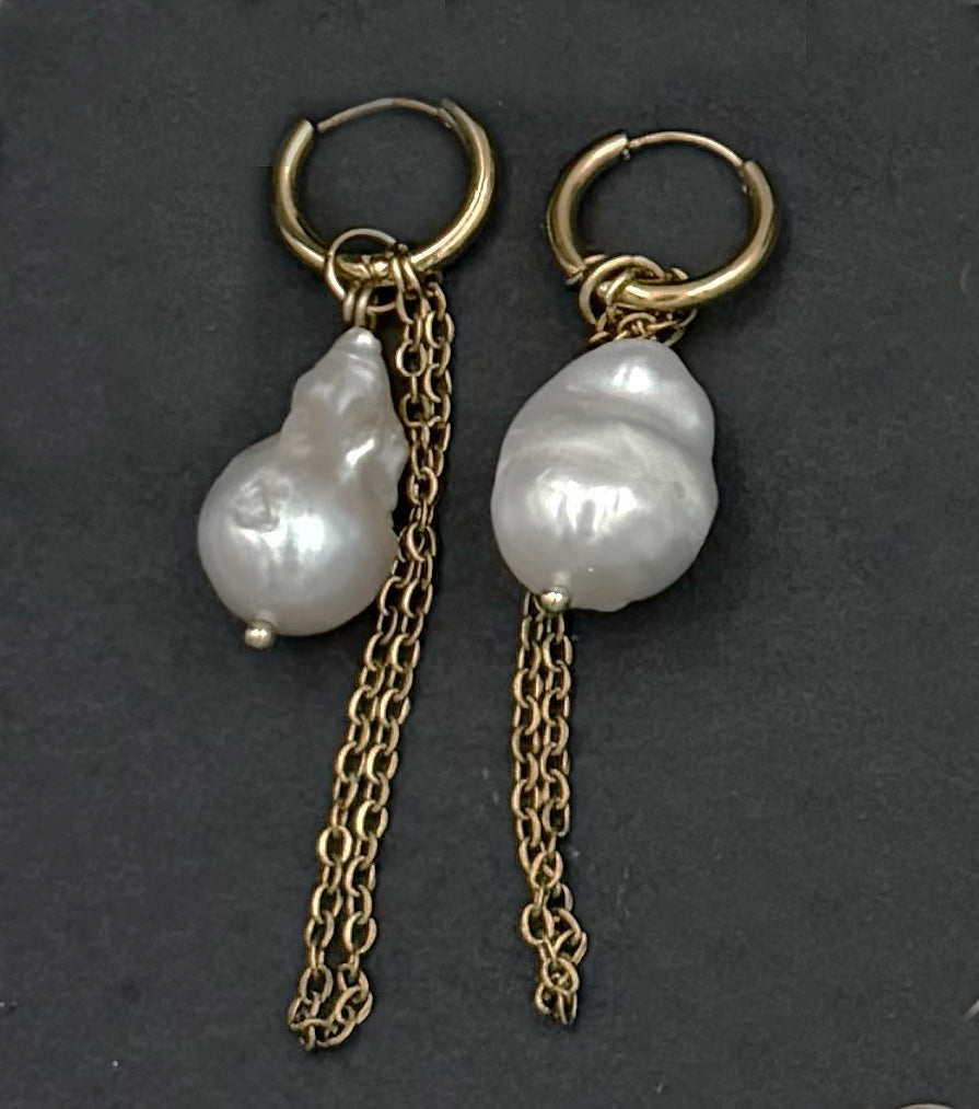 Big Gold Pearl - Earring