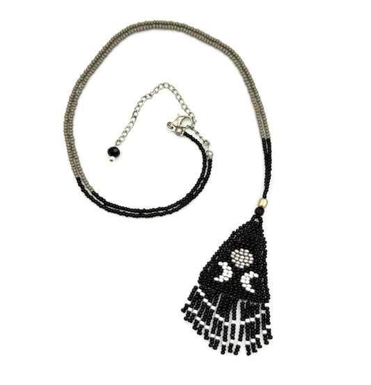 Handwoven necklace 02