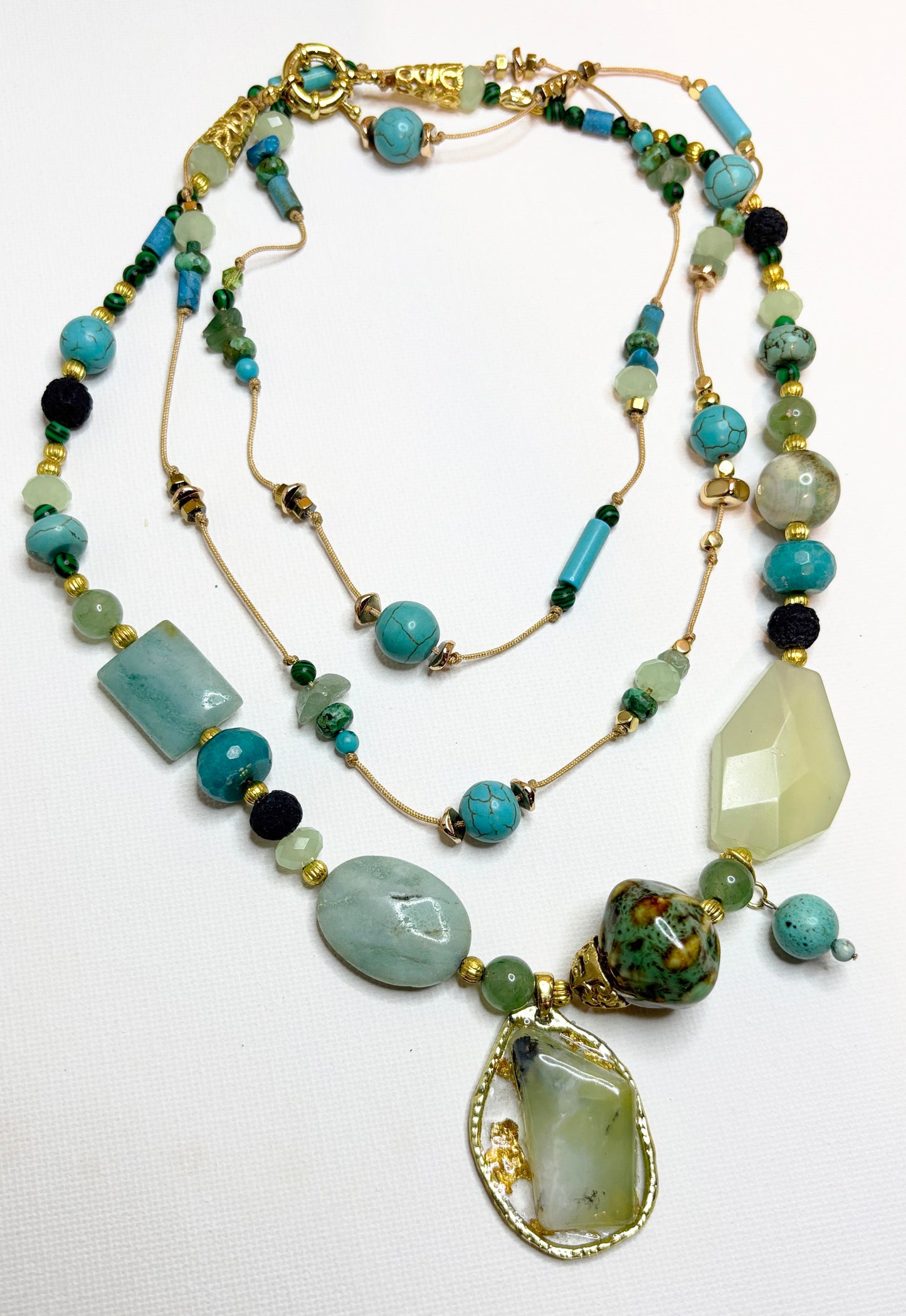 Naszyjnik z niebieskich kamieni